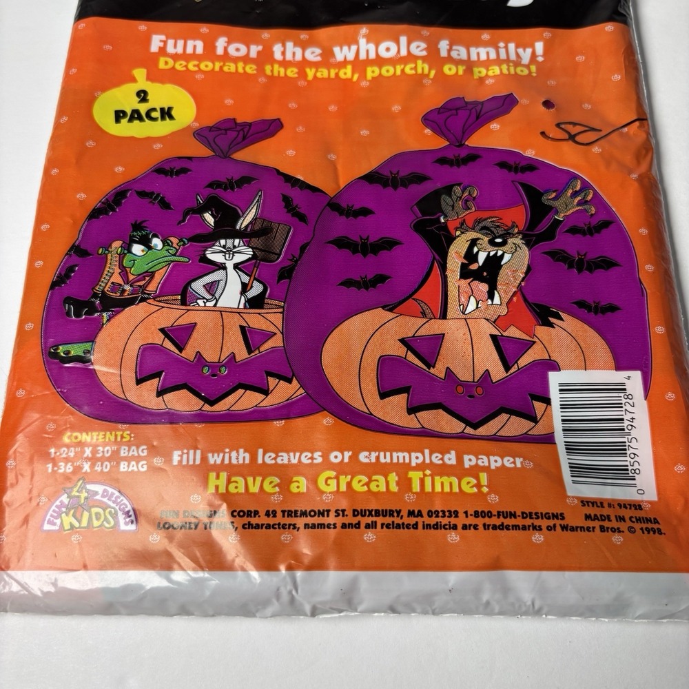 Vintage Looney Tunes Halloween 2 Leaf Bags Tazmanian Devil Bugs Bunny Daffy - Picture 2 of 3